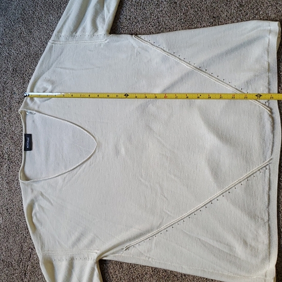 KOOKAI V-neck White/Cream Top - Picture 4 of 11